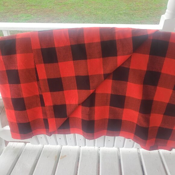 Maasai Shuka Blanket worn by Maasai Warriors - Picture 3 of 3